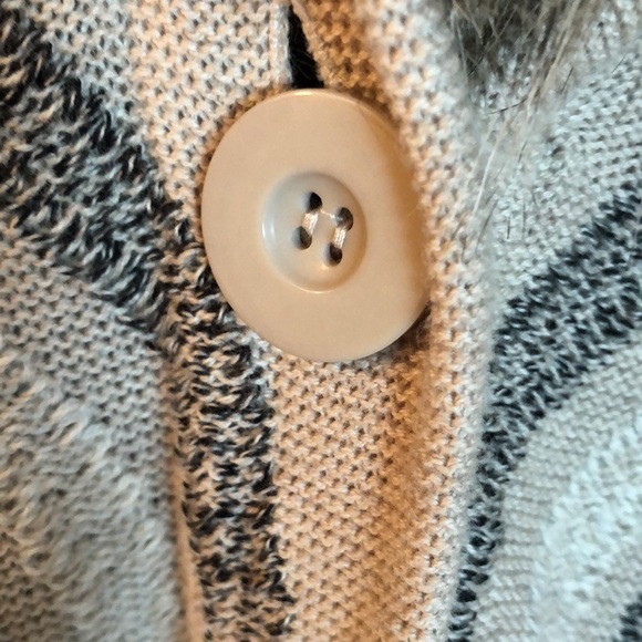 Chico’s long cardigan with removable faux fur collar. Size 1. - Picture 4 of 10